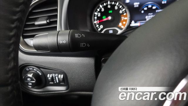 Jeep Renegade 1.3 Limited 2023 — фото 32