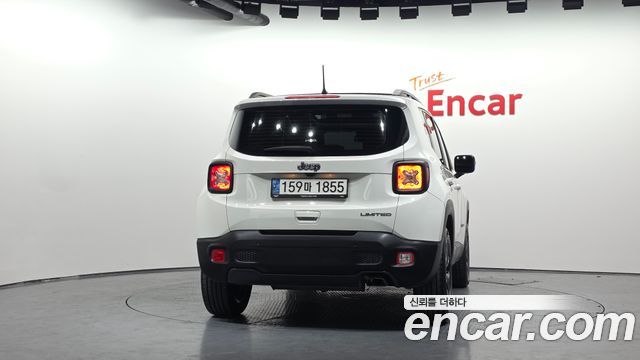 Jeep Renegade 1.3 Limited 2022 — фото 4