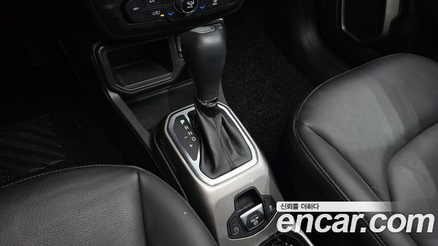 Jeep Renegade 1.3 Limited 2022 — фото 9