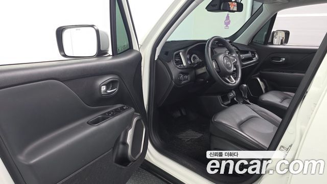 Jeep Renegade 1.3 Limited 2022 — фото 10