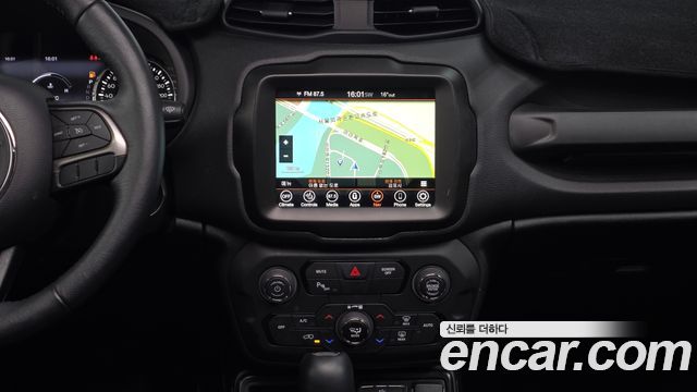 Jeep Renegade 1.3 Limited 2022 — фото 17