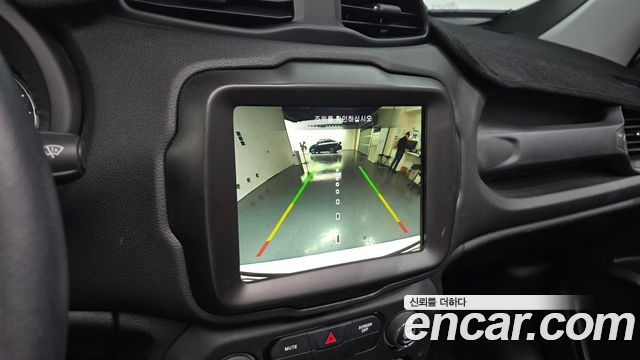 Jeep Renegade 1.3 Limited 2022 — фото 18