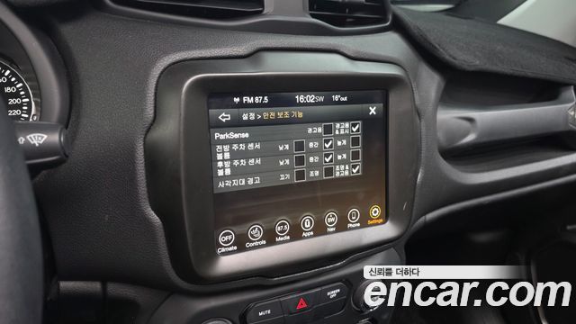 Jeep Renegade 1.3 Limited 2022 — фото 20