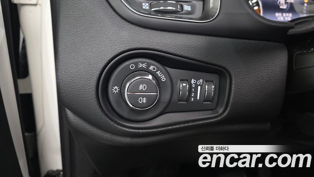 Jeep Renegade 1.3 Limited 2022 — фото 22
