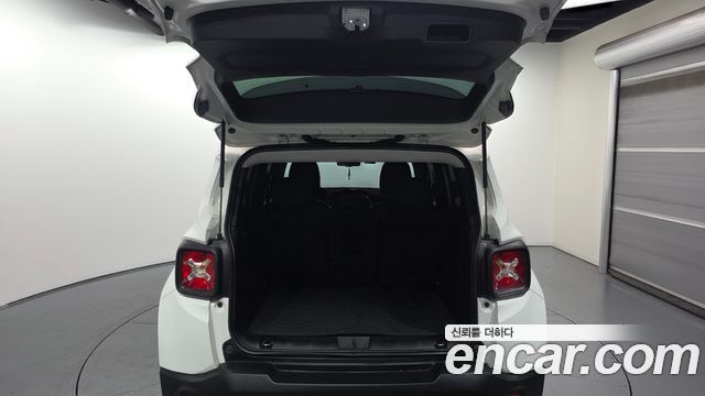 Jeep Renegade 1.3 Limited 2022 — фото 24