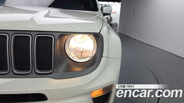 Jeep Renegade 1.3 Limited 2022 — фото 28