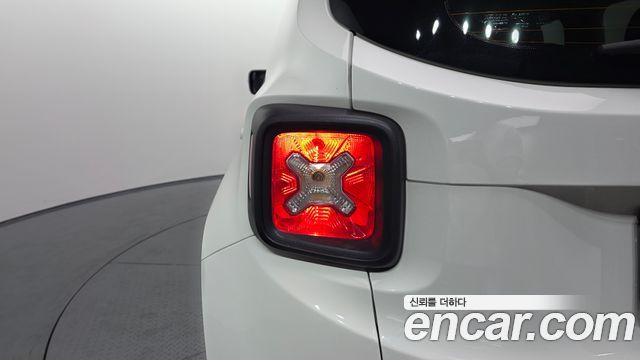 Jeep Renegade 1.3 Limited 2022 — фото 29