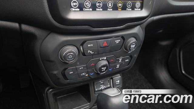 Jeep Renegade 1.3 Limited 2022 — фото 36