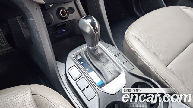Hyundai Santa Fe (DM) Diesel(e-VGT) 2.0 2WD Premium 2015 — фото 9