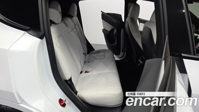 Tesla Model Y Long Range AWD 2021 — фото 12