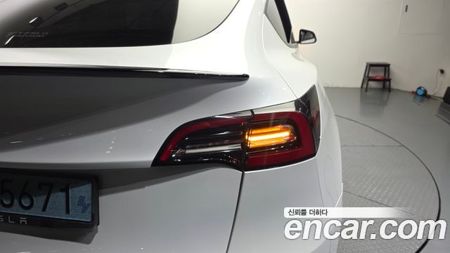 Tesla Model Y Long Range AWD 2021 — фото 23