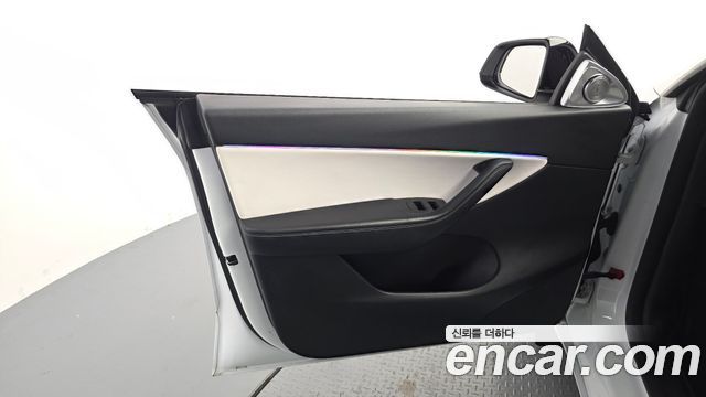 Tesla Model Y Long Range AWD 2021 — фото 24