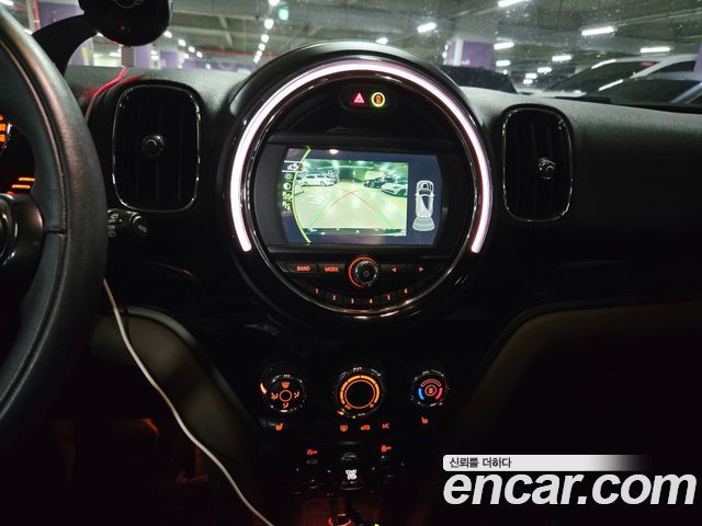 MINI Cooper D Countryman ALL4 2nd 2018 — фото 18