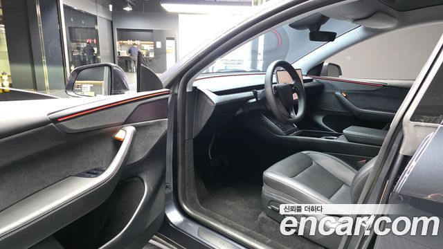 Tesla Model Y Long Range AWD 2025 — фото 10