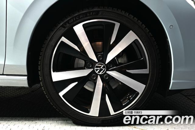 Volkswagen Golf (VIII) 2.0 TDI Prestige 2025 — фото 5