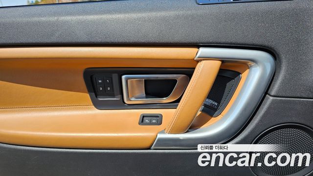 Land Rover Discovery Sport 2.0 TD4 HSE Luxury 2019 — фото 17
