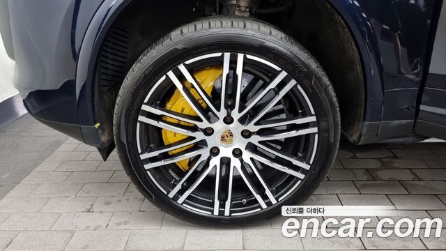 Porsche Cayenne 4.8 Turbo S 958 2016 — фото 5