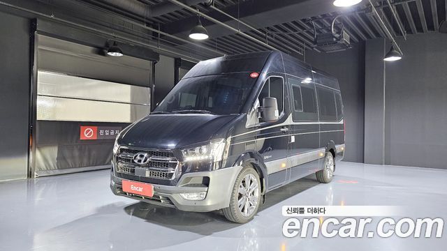 Hyundai Solati 15-seater Luxury