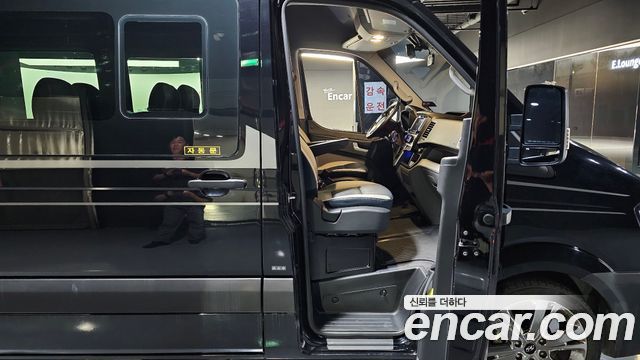 Hyundai Solati 15-seater Luxury 2023 — фото 10