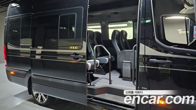 Hyundai Solati 15-seater Luxury 2023 — фото 12