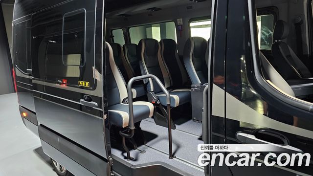 Hyundai Solati 15-seater Luxury 2023 — фото 13