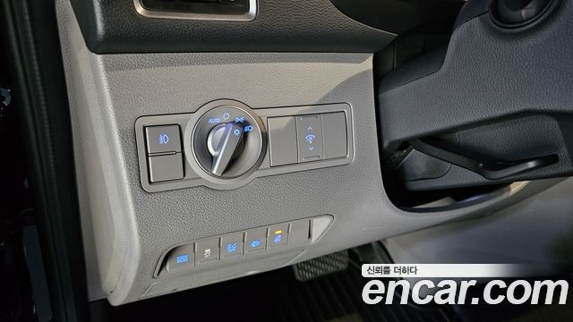 Hyundai Solati 15-seater Luxury 2023 — фото 17