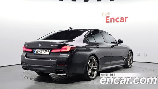BMW 5 Series (G30) M550i xDrive 2021 — фото 2