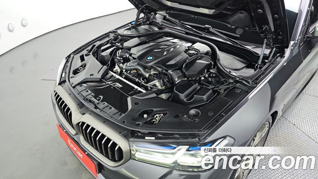 BMW 5 Series (G30) M550i xDrive 2021 — фото 6