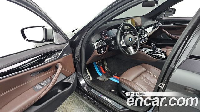 BMW 5 Series (G30) M550i xDrive 2021 — фото 10