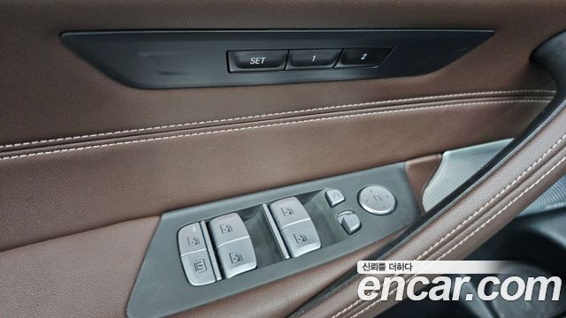 BMW 5 Series (G30) M550i xDrive 2021 — фото 13