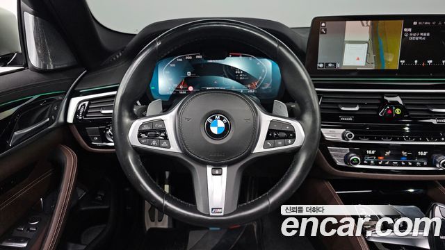 BMW 5 Series (G30) M550i xDrive 2021 — фото 15