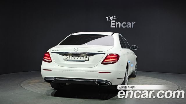 Mercedes-Benz E-Class (W213) E220d 4MATIC Exclusive 2020 — фото 4