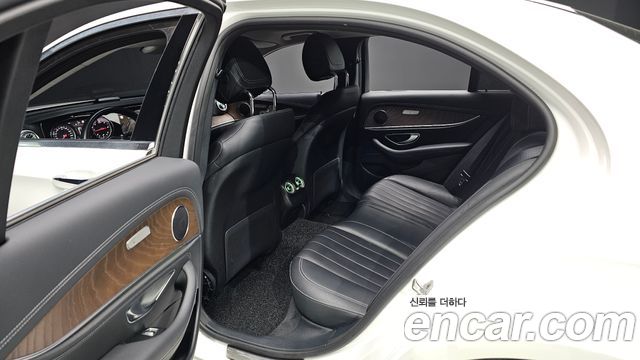 Mercedes-Benz E-Class (W213) E220d 4MATIC Exclusive 2020 — фото 11