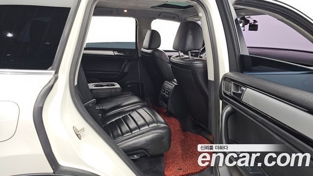 Volkswagen Touareg V6 3.0 TDI Bluemotion 7P5 2011 — фото 16
