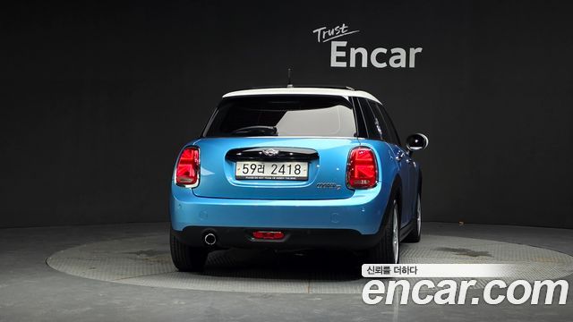 MINI Cooper D 5Door Mid 3rd 2017 — фото 4