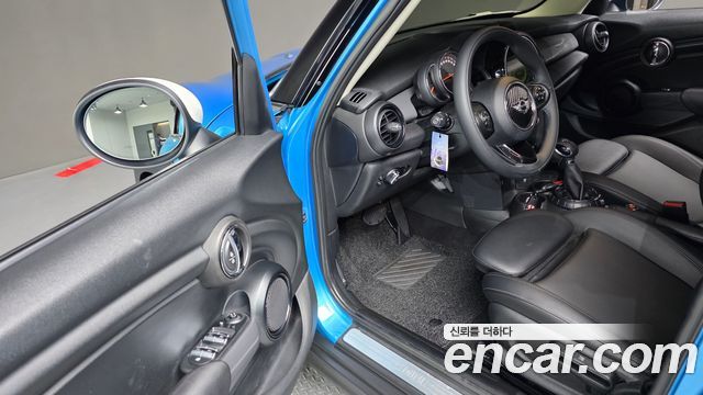 MINI Cooper D 5Door Mid 3rd 2017 — фото 12