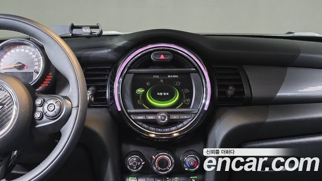 MINI Cooper D 5Door Mid 3rd 2017 — фото 16