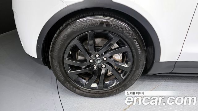 Land Rover Discovery 5 3.0 SD6 HSE Luxury 2019 — фото 5
