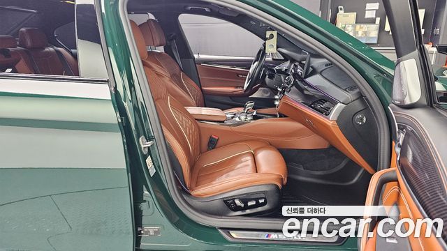 BMW 5 Series (G30) M550i xDrive 2021 — фото 12