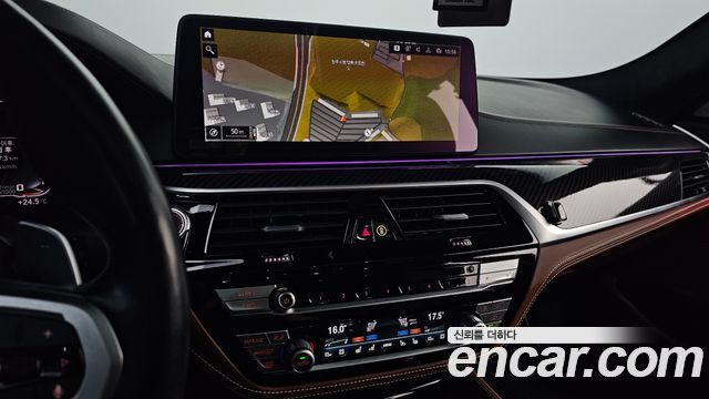 BMW 5 Series (G30) M550i xDrive 2021 — фото 16