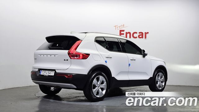 Volvo XC40 B4 Momentum 2021 — фото 2