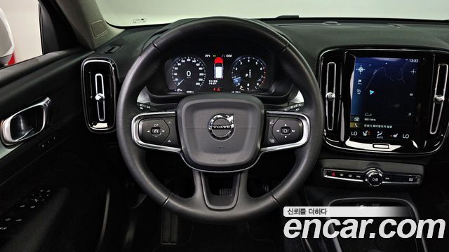Volvo XC40 B4 Momentum 2021 — фото 18