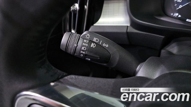 Volvo XC40 B4 Momentum 2021 — фото 19
