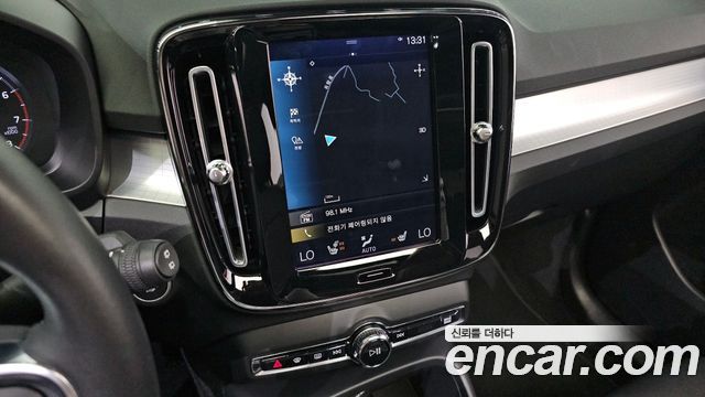 Volvo XC40 B4 Momentum 2021 — фото 20