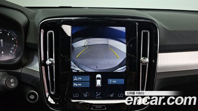 Volvo XC40 B4 Momentum 2021 — фото 21