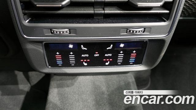 Audi Q8 (4M) 55 TFSI Quattro Premium 2022 — фото 19