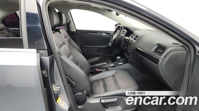 Volkswagen Jetta 2.0 TDI BlueMotion Premium 6th 2015 — фото 11