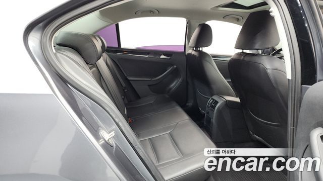 Volkswagen Jetta 2.0 TDI BlueMotion Premium 6th 2015 — фото 12