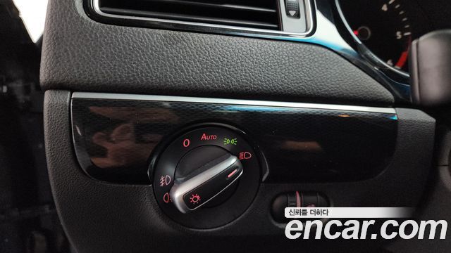 Volkswagen Jetta 2.0 TDI BlueMotion Premium 6th 2015 — фото 14