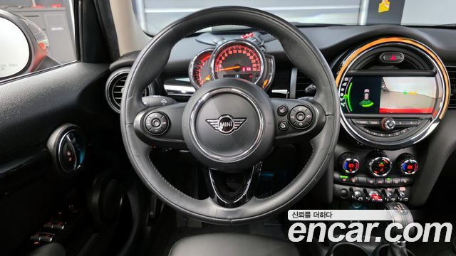 MINI Cooper 5Door HIGH 3rd 2019 — фото 13